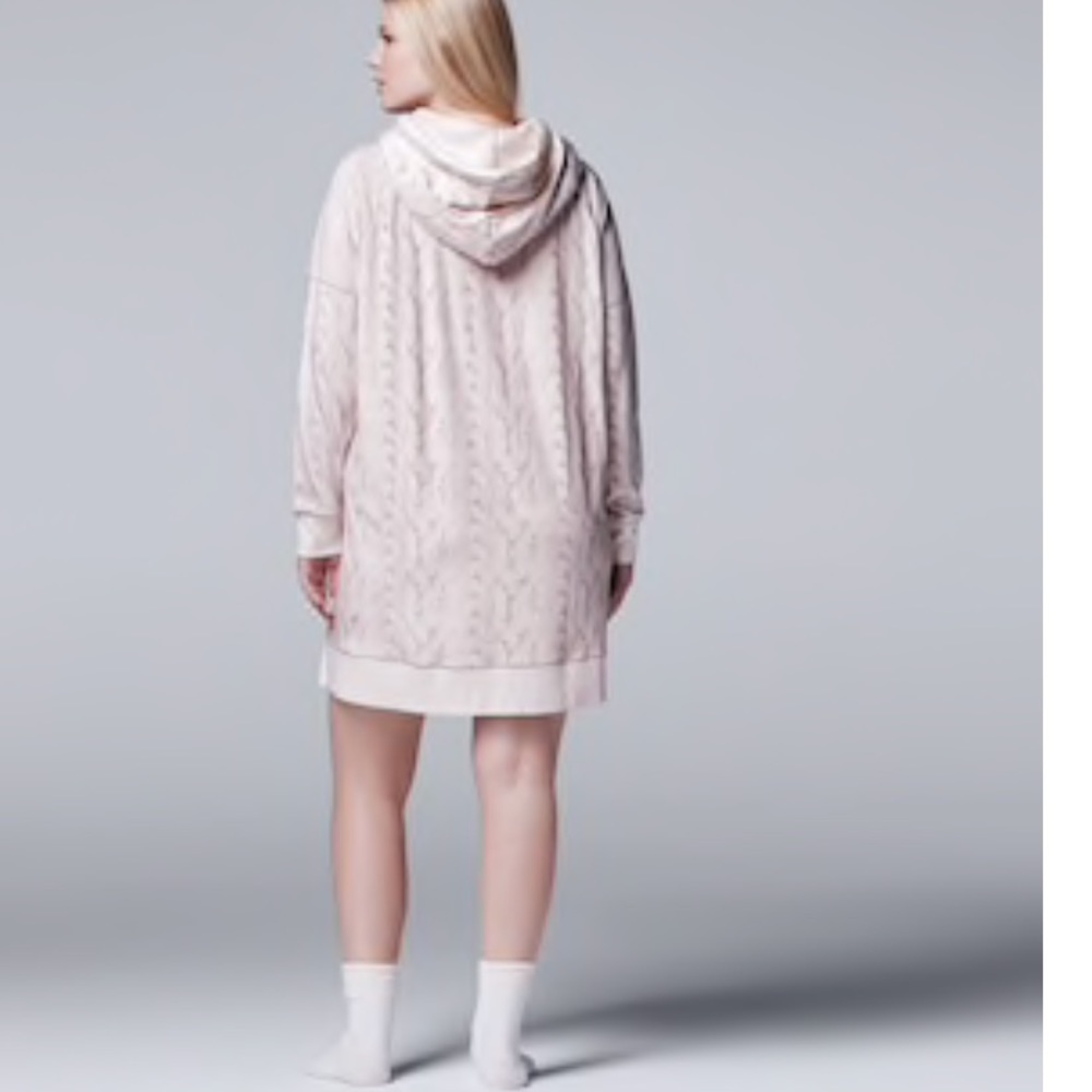 NWT Simply Vera hooded sleepshirt with cozy socks - Picture 2 of 5